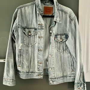 Oversized Levi’s Denim jacket